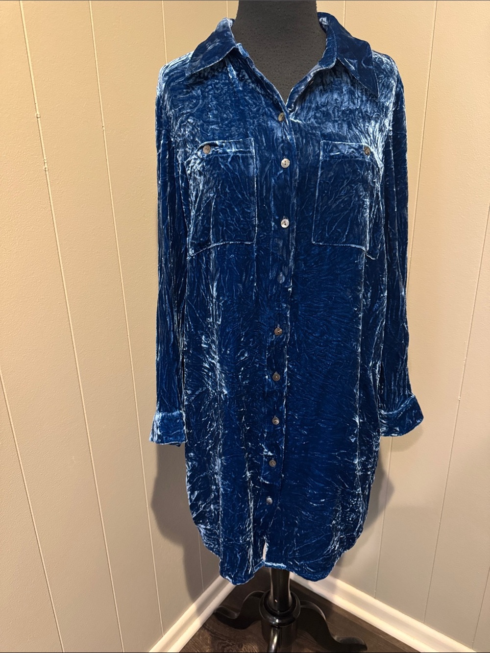Sundance Crushed Stretch Velvet Button-Up Shirtdress in Navy Blue. Small.